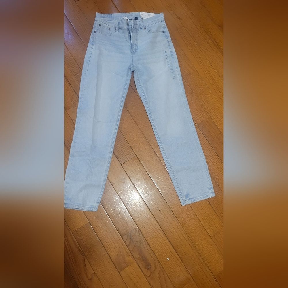 AMERICAN EAGLE SIZE 0 SHORT - HIGH RISE STRAIGHT STRETCH *ICE BLUE*